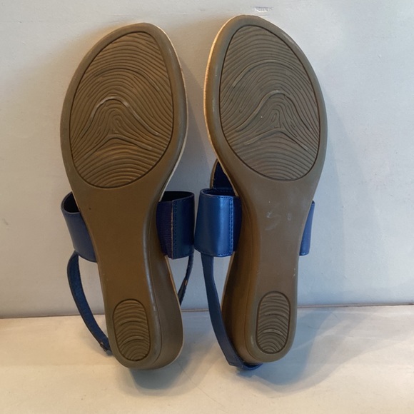 Blue and silver tone low wedge sling back thong sandals 8 W - Picture 10 of 11